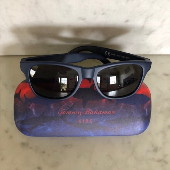 TOMMY BAHAMA Kids Navy Sunglasses & Shark Hard Case - Picture 3 of 16